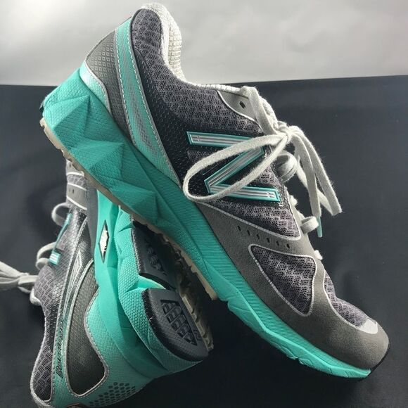 Mint New Balance 890 V3 Barringer Racing Womens 10 - Picture 2 of 6